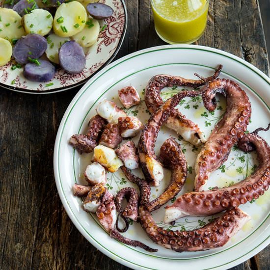 Octopus with Ladolemono