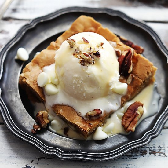 Maple Nut Blondie with Cream Sauce