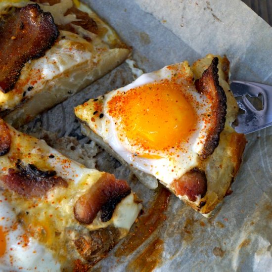 Breakfast Bacon & Eggs Potato Pizza