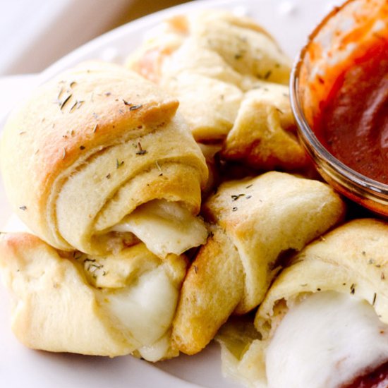 Pepperoni Pizza Puffs