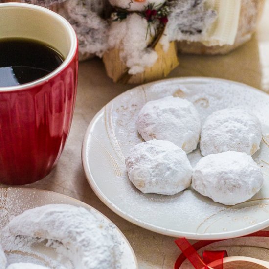 Kourabiedes Greek Christmas Cookies