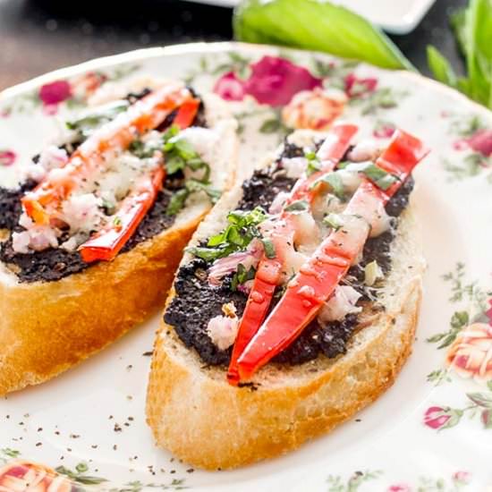 OLIVE SPREAD CROSTINI