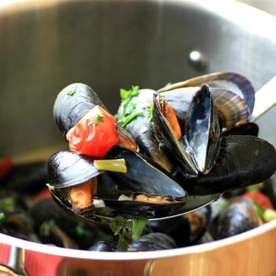 White Wine Garlic Mussels