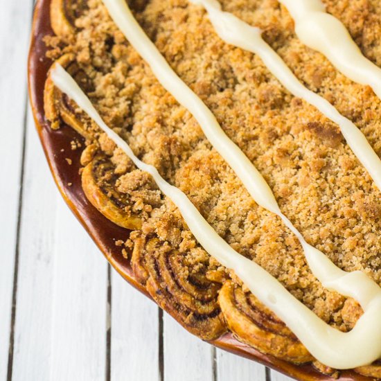 Apple Pie with Cinnamon Roll Crust