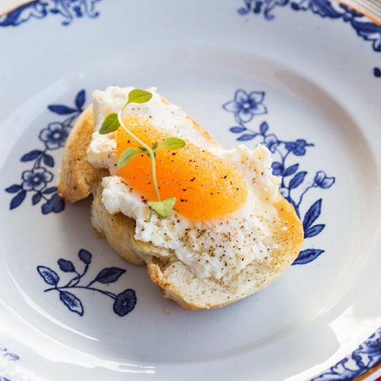 Canapés with bleak roe