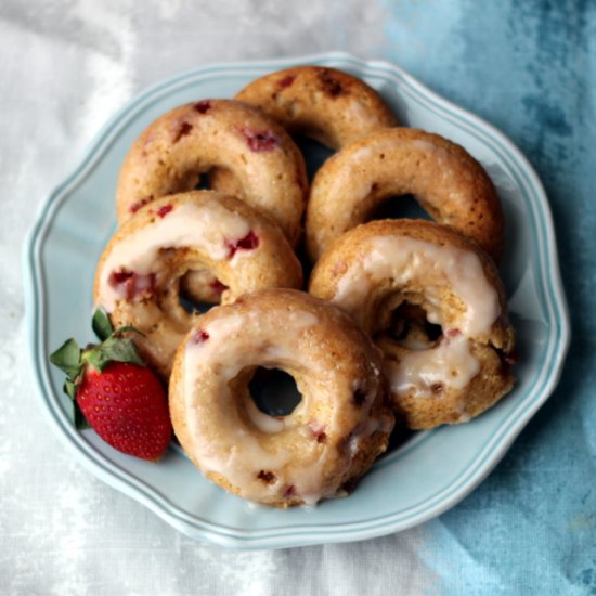 Baked Strawberry Cake Doughnuts