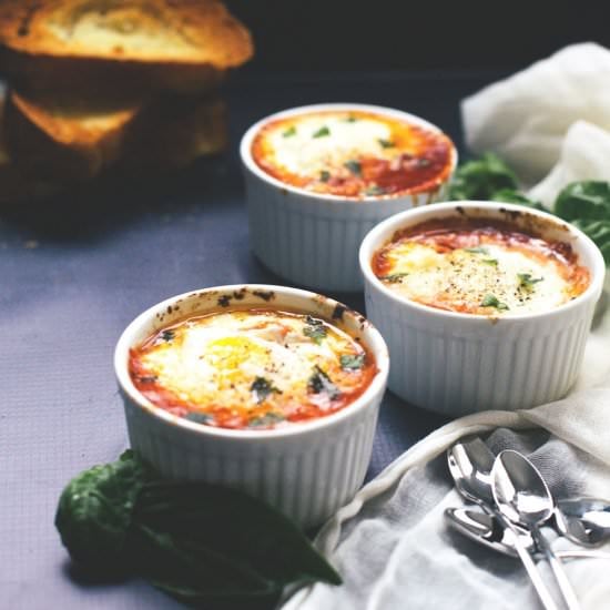 Tomato Baked Eggs with Mozzarella