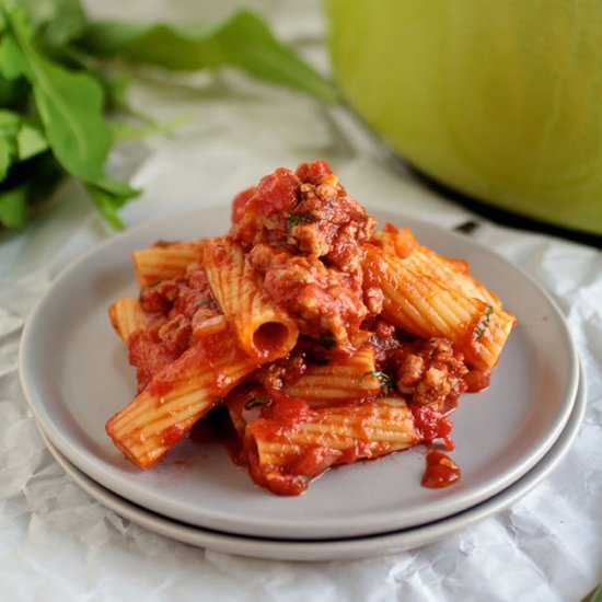 One Pot Spicy Tomato Pasta