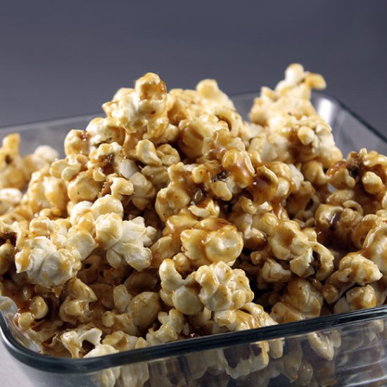 Healthy Vegan Caramel Popcorn