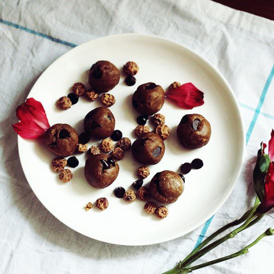 Raw Vegan Cookie Dough Balls