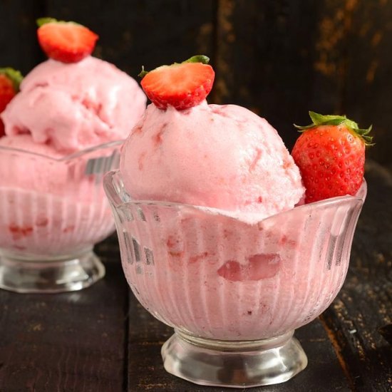 Eggless Strawberry Ice cream