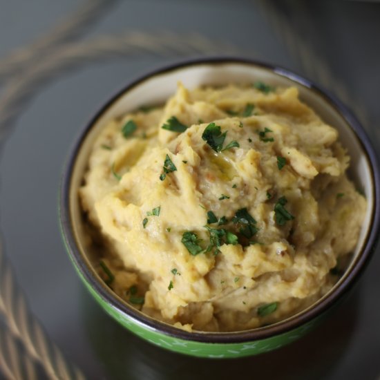 Tahini-less Roasted Garlic Hummus