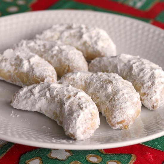 Vanilla Walnut Crescent Cookies