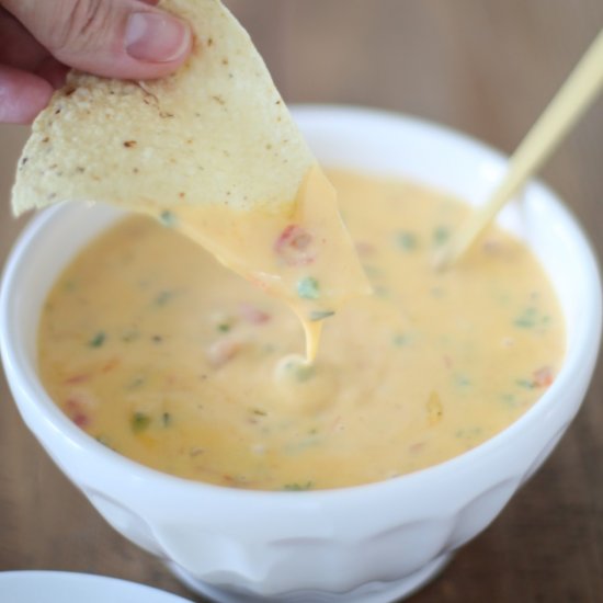 Chevy’s Copycat Chili Con Queso Dip