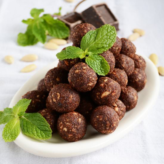 Mint Chocolate Energy Balls