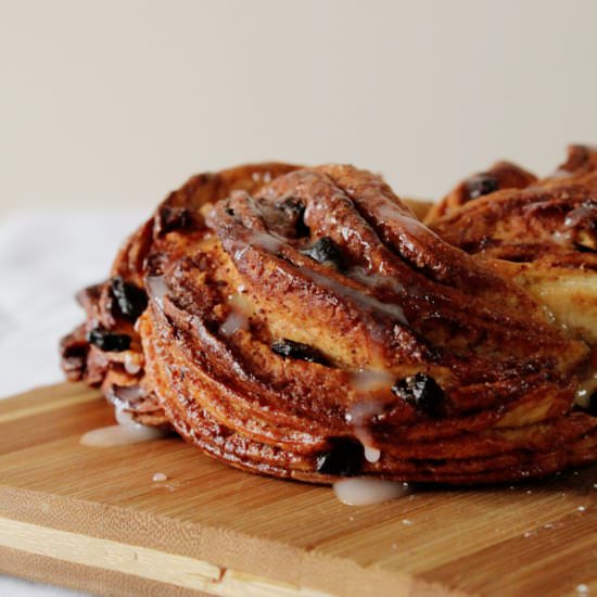 Cinnamon-raisin wreath