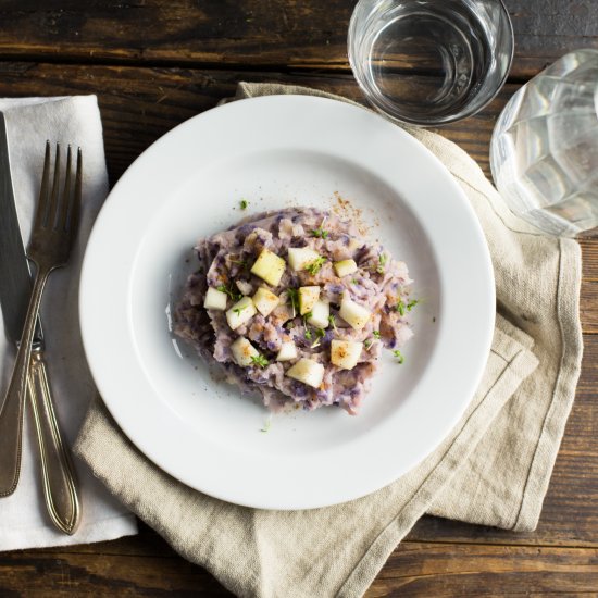 Dutch stew with red cabbage