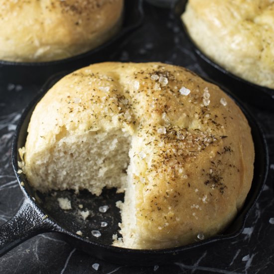 Skillet Herbed Garlic Bread