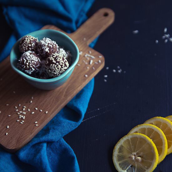 Raw Lemon & Coconut Energy Balls