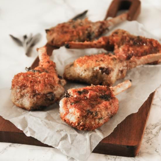 Lamb chops breaded with herbs