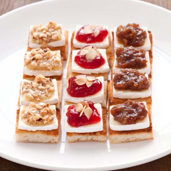 Mini Toasts with Camembert