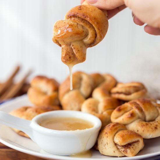 Cinnamon Knots with Glaze Dip