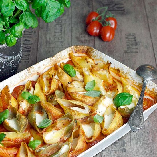 Pasta with Tomatoes and Ricotta