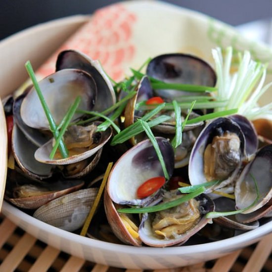 Clams with Ginger and Lemongrass