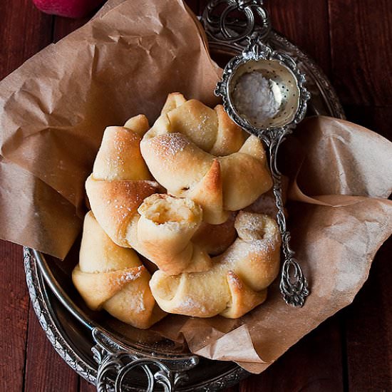 Yeast Rolls with Apple Filling