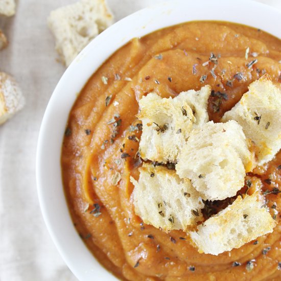 Creamy Vegan Tomato Basil Soup