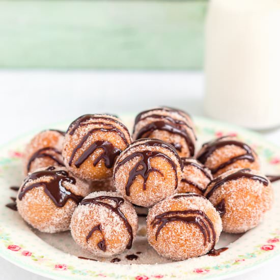 Easy Churro Bites with Chocolate