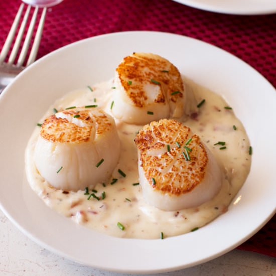 Scallops with Bacon Cream Sauce