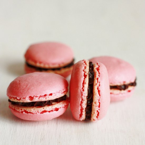 Rose macarons