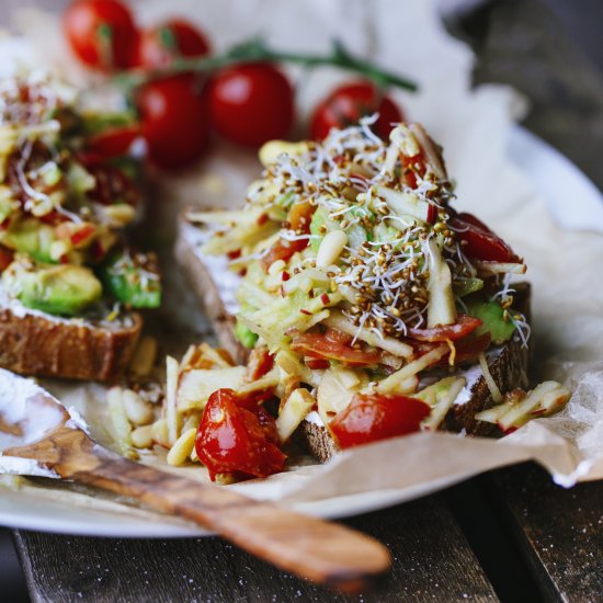 Apple, Avocado & Basil Bruschetta