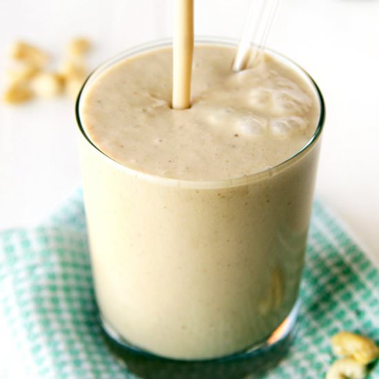 Creamy Cashew Caramel Smoothie