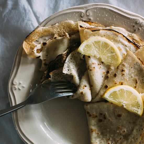 Crepes with lemon and sugar