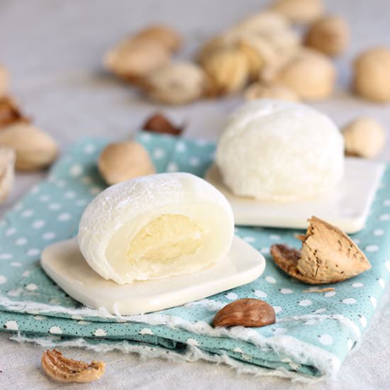 Almond mochi