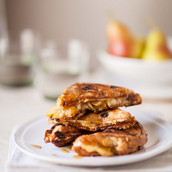 Caramelized pear & Gorgonzola toast