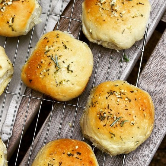 Tuscan Rosemary Garlic Butter Rolls