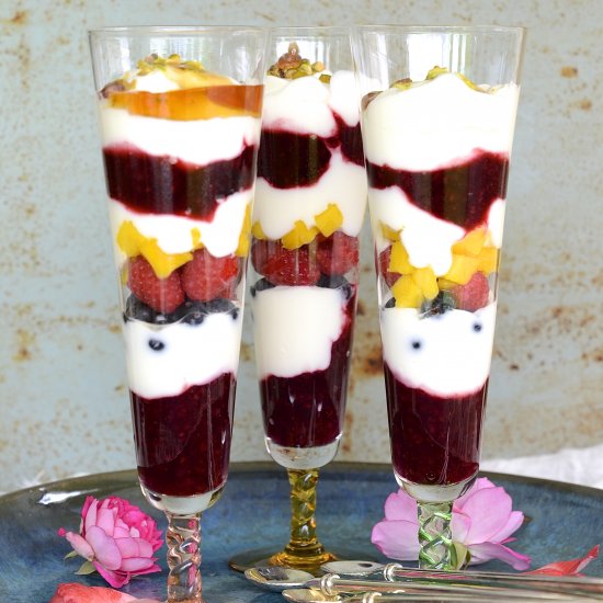 Yoghurt Berry Breakfast Parfait