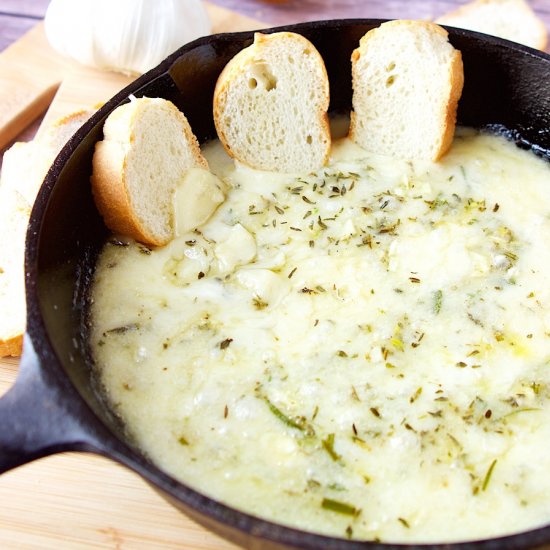 Baked Brie & Garlic Dip