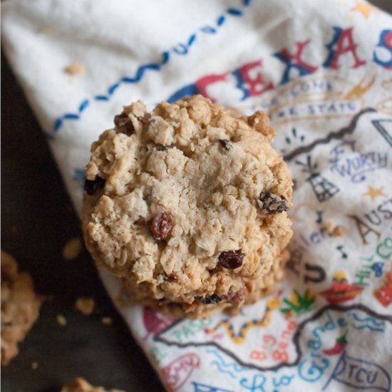 Crunchy Oatmeal Raisin Cookies