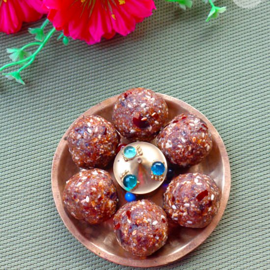 Dates and Peanut Laddu