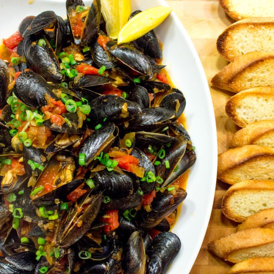 Mussels in Tomato Garlic Broth