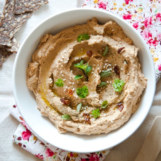 Sundried tomato hummus