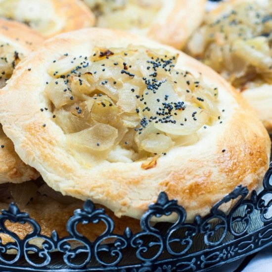 Yeast Buns with Onion