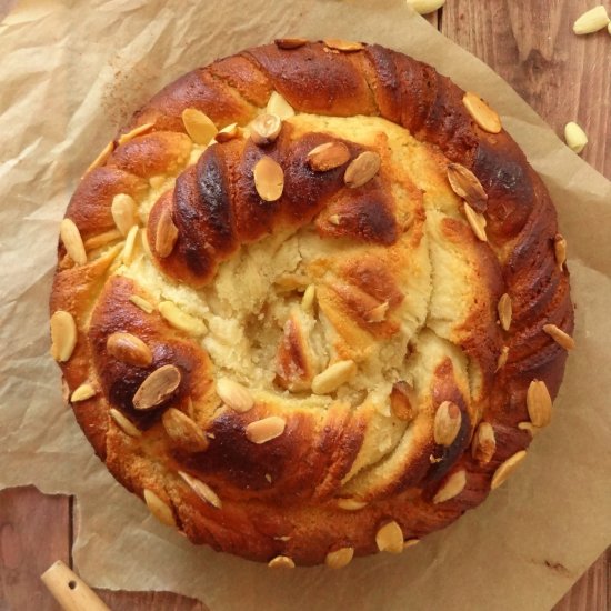 Almond Vanilla Twisted Bread