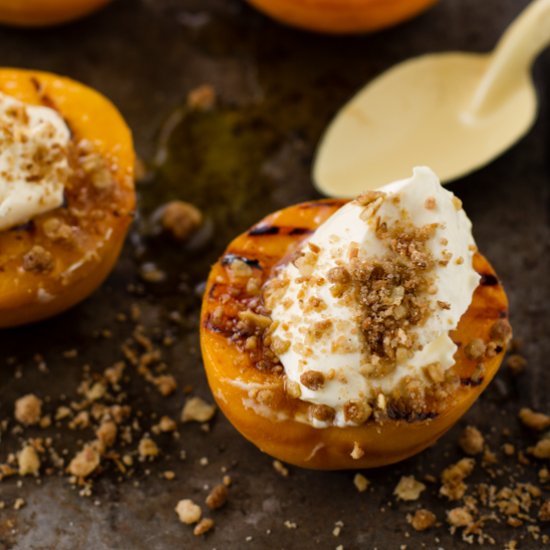 Grilled Peaches & Oat Crumble