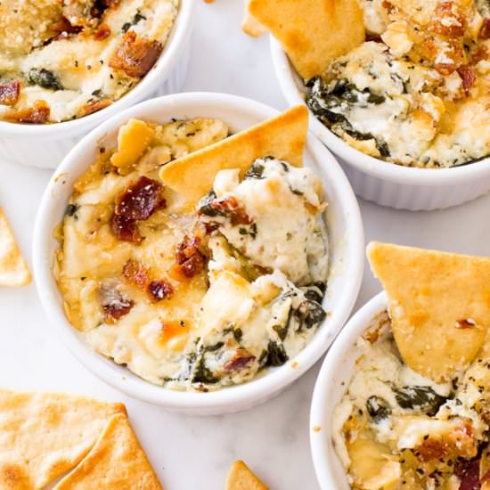 Roasted Garlic & Bacon Spinach Dip