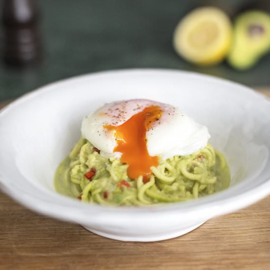 Courgetti with avocado sauce & egg